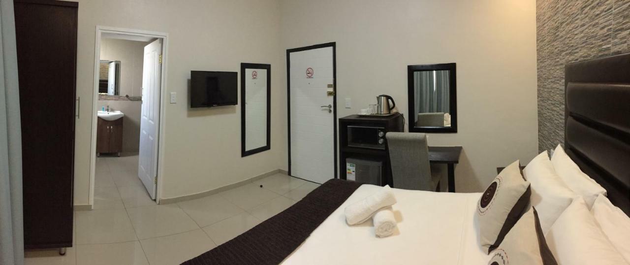 Bayside Hotel אמפאנייני מראה חיצוני תמונה