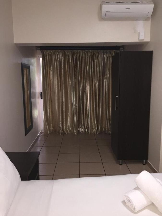 Bayside Hotel אמפאנייני מראה חיצוני תמונה
